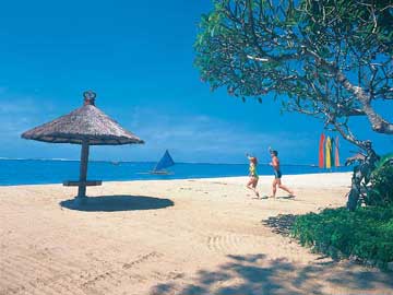 bali hyatt beach-04.jpg (15861 �o�C�g)