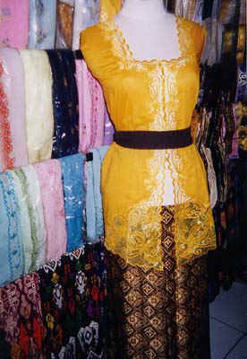 kebaya5.jpg (42953 �o�C�g)
