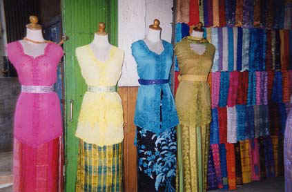 kebaya8.jpg (39543 �o�C�g)